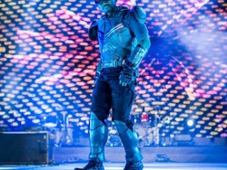 Cosplay Falcon - Flying Without Wing