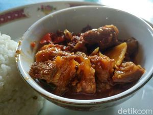 Mlekoh Gurih! Racikan Brongkos Kambing Legendaris dari Sumowono