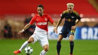 Salah satu gelandang terbaik Portugal, Joao Moutinho. Pemain AS Monaco ini memang tak lagi muda karena sudah berusia 31 tahun, tapi menawarkan pengalaman tinggi. (Foto: Michael Steele/Getty Images)