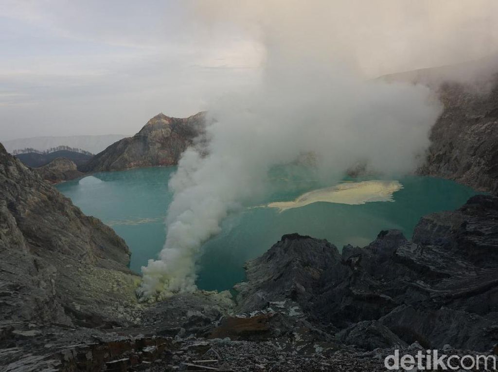 Bupati Anas Minta Wisatawan Patuhi Larangan Naik Ke Ijen Bupati Anas Minta Wisatawan Patuhi Larangan Naik Ke Ijen