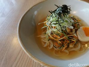 Okuzono : Nikmatnya Ebi Kakiage Udon dan Pirikara Tofu di Resto ala Izakaya