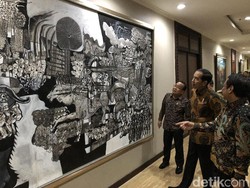 Jokowi Keliling Kantor Setneg Lihat Koleksi Lukisan