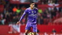 Raphael Varane, (bek tengah). Bek Real Madrid ini mengisi satu dari dua posisi bek tengah. Harga Varane sekarang disebut 60 juta euro (Rp 1,02 triliun). (Foto: Aitor Alcalde/Getty Images)