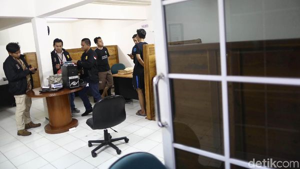 Foto: PT KH Digeledah Polisi Terkait Kasus Perdagangan Orang
