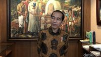 Foto: Momen Jokowi Tour ke Kantor Pratikno Lihat-lihat Lukisan