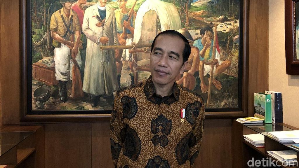 Foto: Momen Jokowi Tour ke Kantor Pratikno Lihat-lihat Lukisan Foto: Momen Jokowi Tour ke Kantor Pratikno Lihat-lihat Lukisan