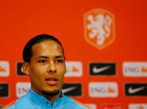 Van Dijk Janjikan Piala Dunia yang Tak Terlupakan untuk Van Gaal
