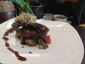 Rasakan Lezatnya Semur Iga Kambing Panggang yang Beda di Surabaya