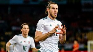 Foto: Bale Pecahkan Rekor Rush di China