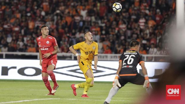 Bhayangkara FC juga memberikan perlawanan sengit di babak pertama.