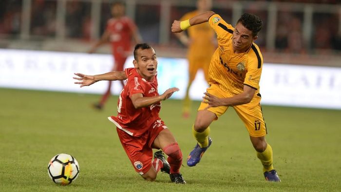 Riko Simanjutak di salah satu pertandingan Persija Jakarta. (Foto: Akbar Nugroho Gumay/Antara Foto) Riko Simanjutak di salah satu pertandingan Persija Jakarta. (Foto: Akbar Nugroho Gumay/Antara Foto)