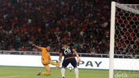 Usaha Vujovic untuk membobol gawang Persija tidak membuahkan hasil.