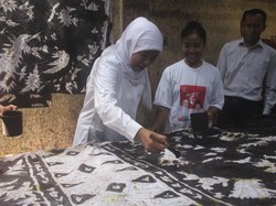 Saat Khofifah Kunjungi Kampung Batik Sidoarjo