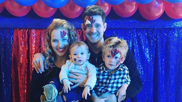 Foto-foto Keseruan Keluarga Penyanyi Michael Buble