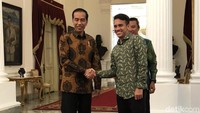 Dalam pertemuan yang berlangsung sekitar sejam itu, Jokowi menitipkan pesan agar Egy tidak besar kepala dengan kariernya saat ini. (Ray Jordan/detikcom)
