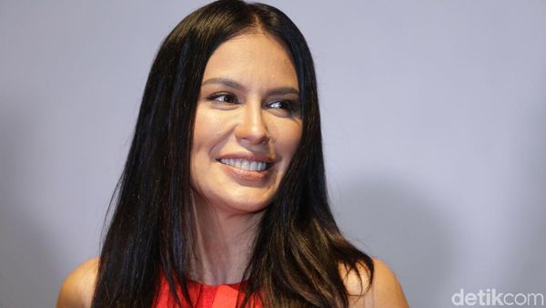 Pinggang Ramping Sophia Latjuba