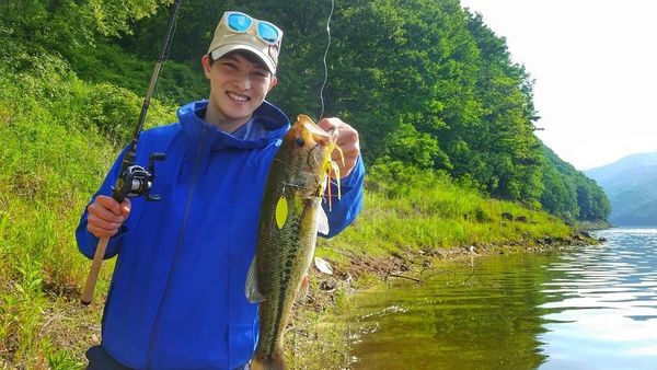 Foto: Mancing, Olahraga Menyenangkan Ala Jonghyun CNBLUE