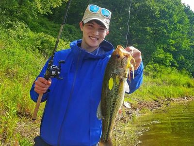 Foto: Mancing, Olahraga Menyenangkan Ala Jonghyun CNBLUE
