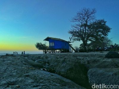 Foto: Pantai Berbatu Eksotis dari Maros