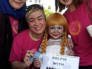 Ada Alasan Haru di Balik Bocah 7 Tahun yang Rela Dandan Jadi Annabelle