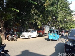 Anggota DPRD DKI Ngamuk, Mobilnya Tetap Diderek Dishub