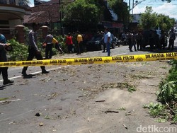 2 Pemotor Meninggal Tertimpa Pohon Peneduh Jalan di Banjarnegara