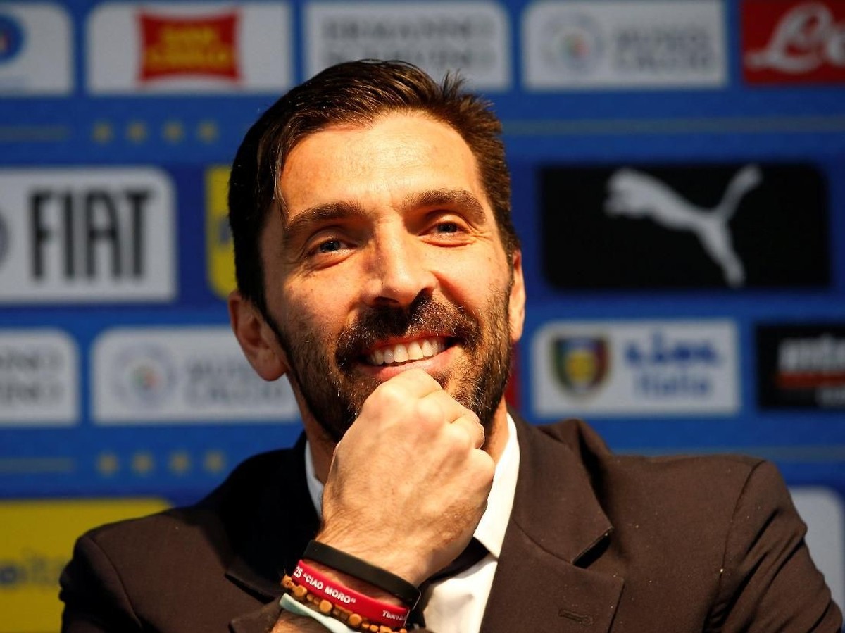 Gianluigi Buffon masih bisa berkontribusi untuk timnas Italia. (Foto: Craig Brough/Action Images via Reuters)