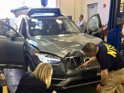 Ini Penyebab Mobil Otonom Uber Tabrak Pejalan Kaki