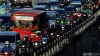 Jakmania tak mau kehilangan kesempatan untuk menyaksikan Persija menjamu Bhayangkara FC di pembukaan kompetisi Go-jek Liga 1 2018.