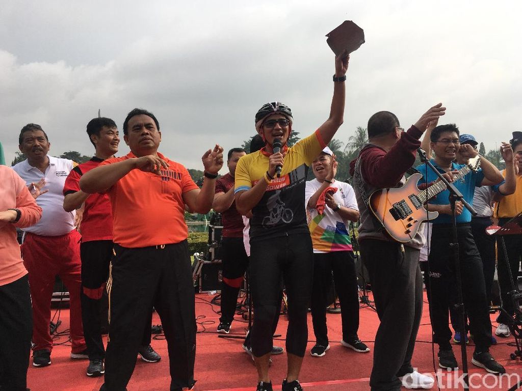 Main Musik Bareng PNS, Sandi Tantang Elek Yo Band Main Musik Bareng PNS, Sandi Tantang Elek Yo Band