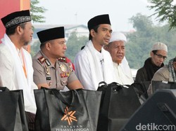 Ustaz Abdul Somad Ajak Tebar Kerukunan Warga di Malang