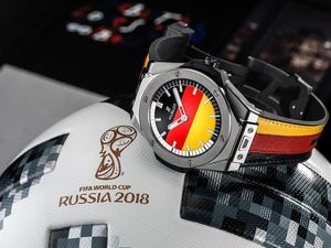 Wasit Piala Dunia 2018 Pakai Jam Tangan Android