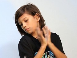 Pemegang Rekor Tepuk Tangan Terbanyak dalam Semenit adalah...