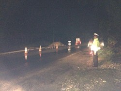 Jalur Lintas Medan-Aceh Longsor, Tiang Listrik Ambruk