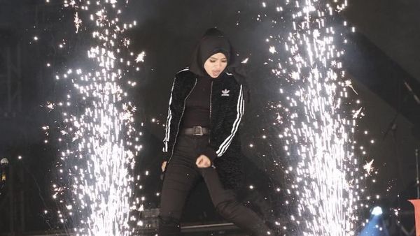 Foto: Tantri Kotak Berhijab, Ini 10 Gayanya yang Bikin Pangling