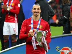 Trofi selalu mengikuti ke manapun Zlatan Ibrahimovic pergi. Sebelum bergabung LA Galaxy, Zlatan telah memenangi 33 trofi juara bersama klub-klub top Eropa macam Ajax, Juventus, Inter Milan, Barcelona, AC Milan, Paris St. Germain, dan Manchester United. Foto: Alex Livesey/Getty Images