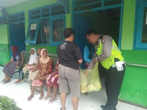 Inspiratif! Komunitas di Lamongan Ini Bagikan Nasbung Tiap Jumat