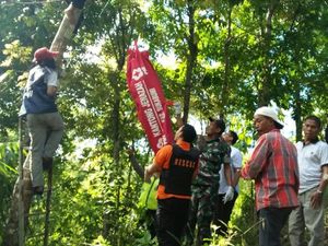 Ngeri! Anak Tewas Dicekik dan Jasad Ayah Tergantung di Sukabumi Ngeri! Anak Tewas Dicekik dan Jasad Ayah Tergantung di Sukabumi
