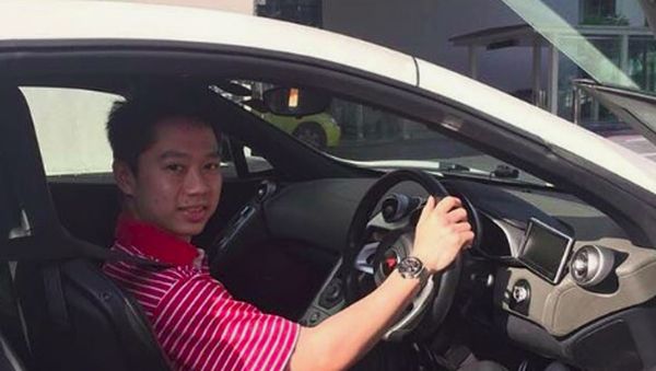 Gaya Kevin Sanjaya Naik Motor dan Mobil Mewah