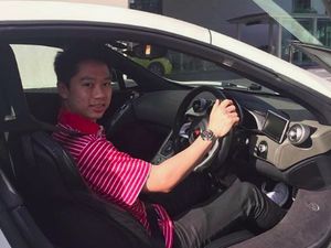 Gaya Kevin Sanjaya Naik Motor dan Mobil Mewah