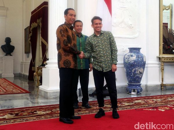Senyum Sumringah Egy Maulana Saat Bertemu Jokowi