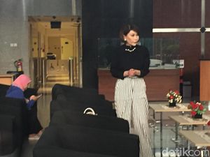 Jawaban Singkat Eks Istri Dirut MRA soal Kasus Emirsyah Jawaban Singkat Eks Istri Dirut MRA soal Kasus Emirsyah