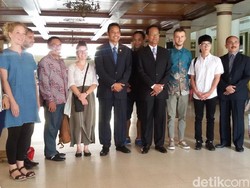 Ketika Mahasiswa Asing Ikut Rapur DPRD DIY dan Bertemu Sultan