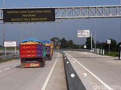 Rencana Turunkan Tarif untuk Pancing Truk Lewat Tol