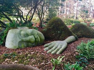 Foto: Patung Wanita Raksasa Tidur yang Tak Biasa