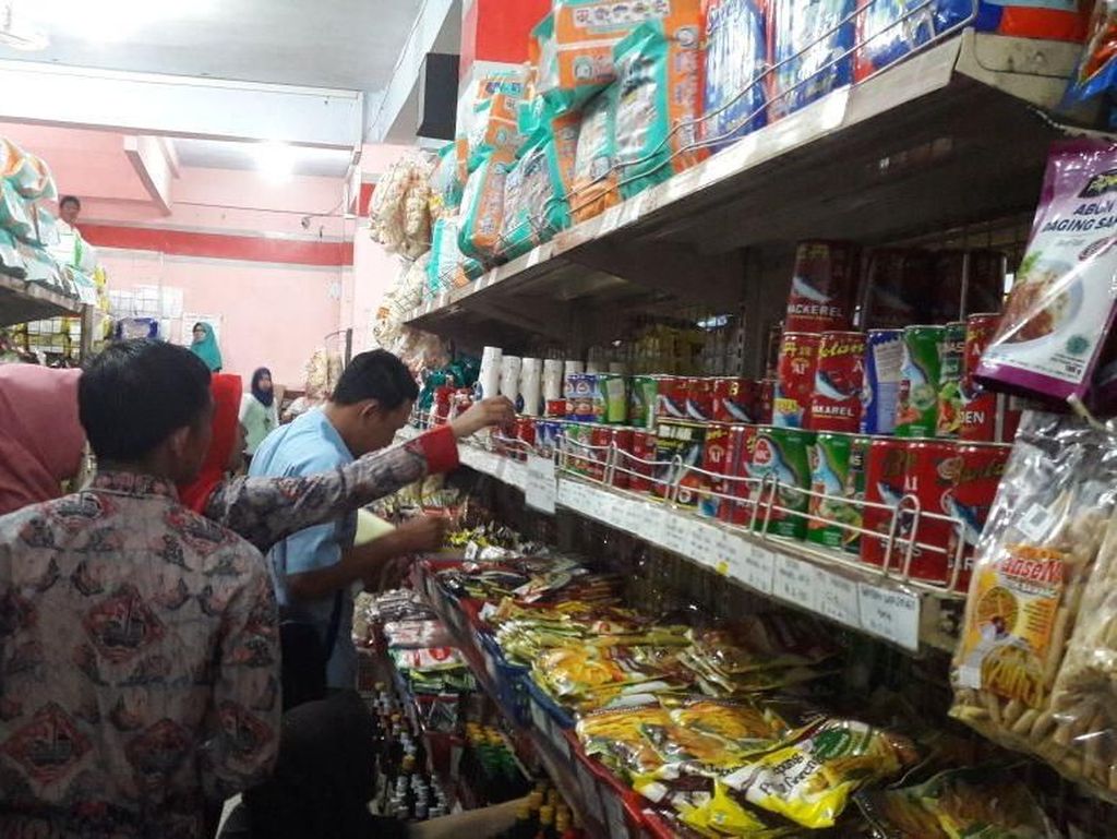 Sarden Isi Cacing Ditemukan Beredar di Batanghari Jambi Sarden Isi Cacing Ditemukan Beredar di Batanghari Jambi