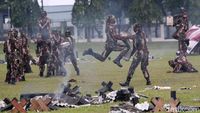 Berbagai Atraksi Meriahkan Sertijab Danjen Kopassus