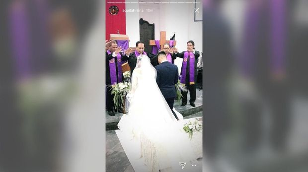 Petra Sihombing dan Firrina Sinatrya sah menikah di Gereja Imannuel, Gambir, Jakarta.