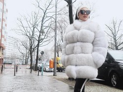 Syahrini Disebut Mirip Shaun The Sheep Hingga Baymax karena Pakai Jaket Ini