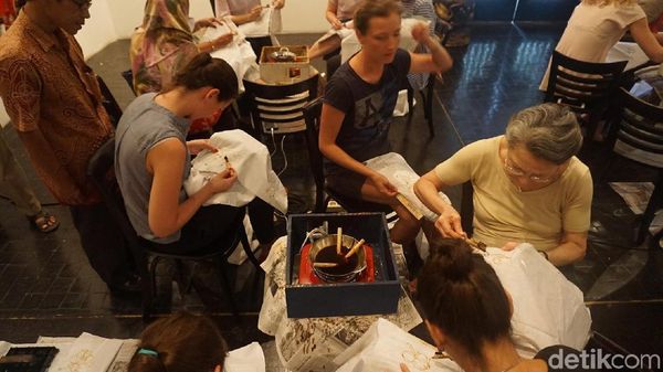 Foto: Saat Wanita Amerika Latin Membatik